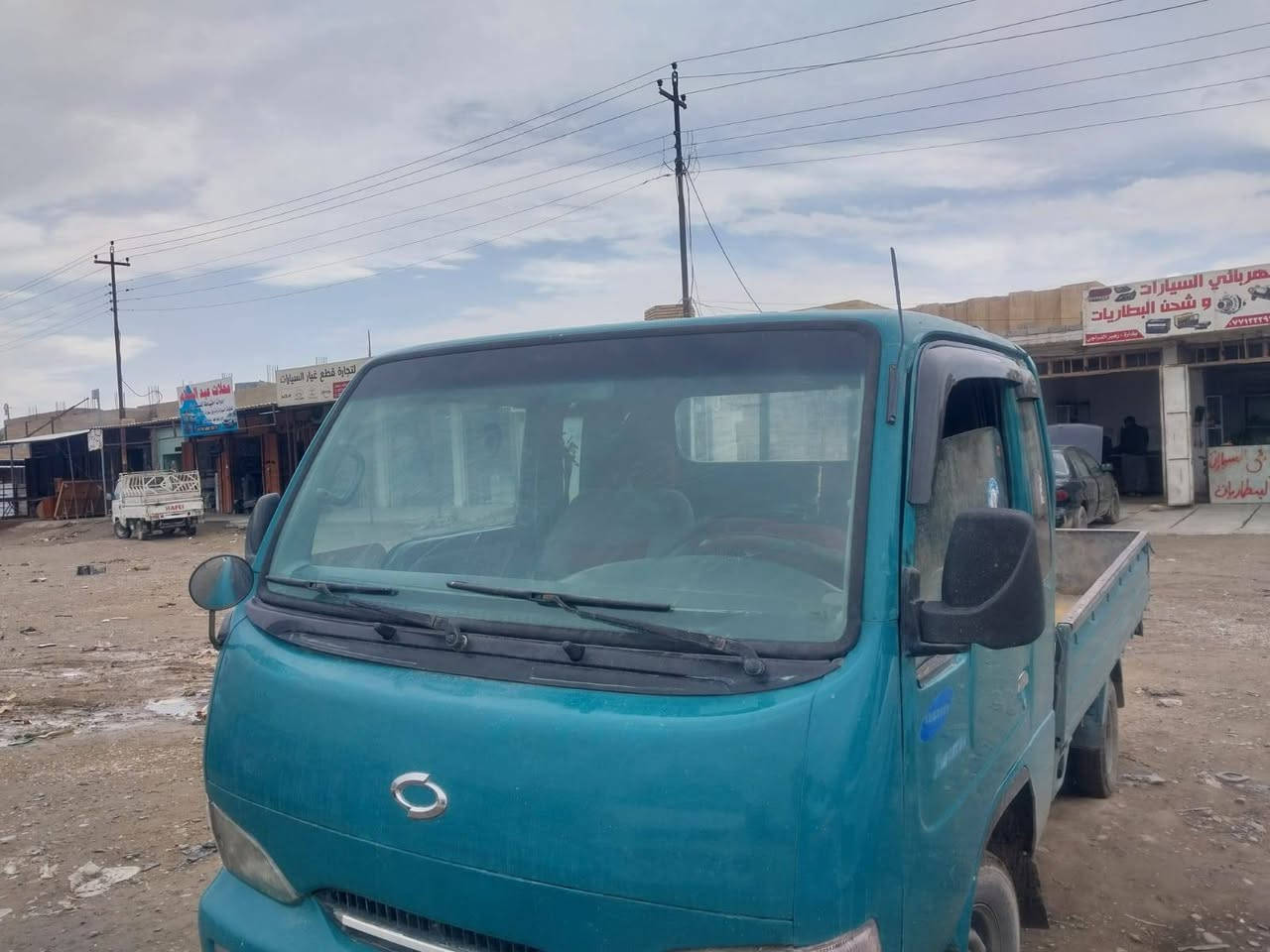 السلام عليك ورحمه الله 
سياره سامسون موديل 1999
جاهزه من كلشي برغي مانقص بيه 
رقم النكليزي جاهز 
تخم تاير امامي خلفي
صدر جديد 
مكينه كير مكفوله 
صبغ مابيه ماعده بس البدي تكحيلات القمياره بلاديه
 رقم تلفوني ***********
