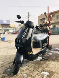 دراجه BAGHDAD   ملف 2000  ست بطاريات   سرعه 75  نضام بارك🅿️  4 نمر سرع...