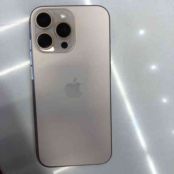 ايفون 16 برو ماكس شرق اوسط كامل ملحقات وكارتون ذ256 بطارية 98 جهاز نضيف واستعمال شي بسيط سعره 1320 مكاني بغداد 
رقم الهاتف ***********
