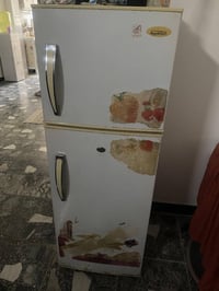 ثلاجه صغيره شغاله ب100 الف ‭0784 970 3335‬