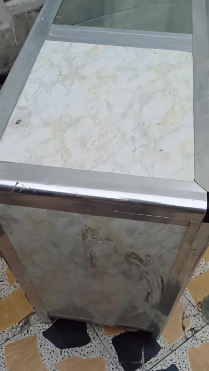 ميـز للبيع ***********
