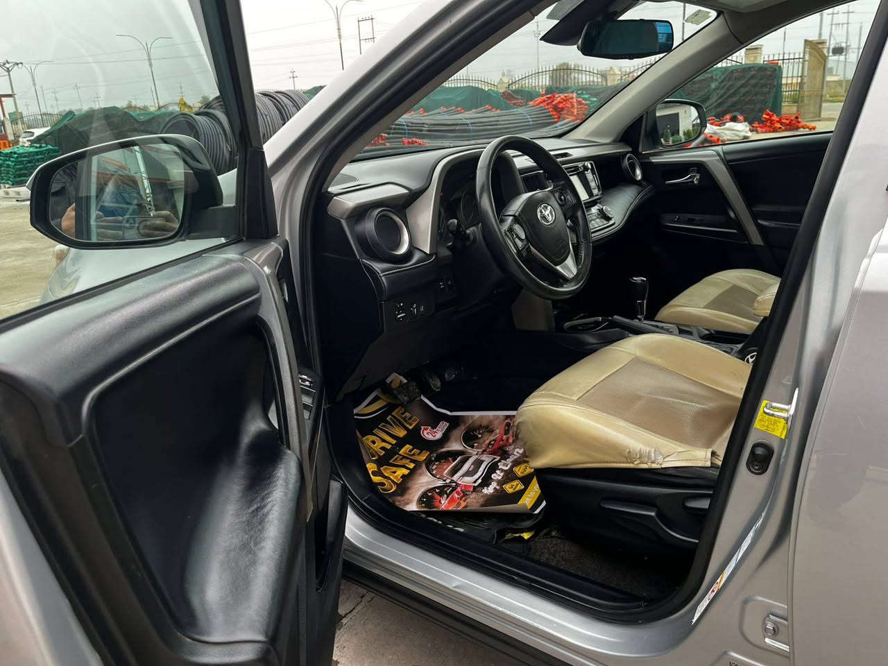 السلام عليكم سيارة للبيع 
سعر 167 ورقة وبيها مجال بسيط 
الرقم ‏‪***********‬‏
واتساب ***********‬‏
