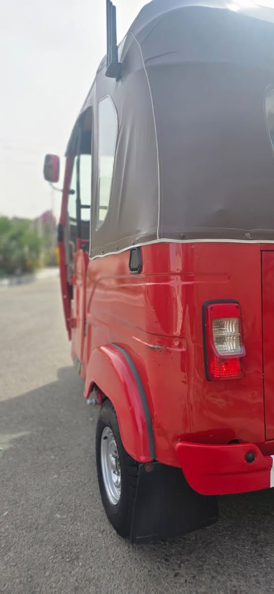 تكتك باجاج موديل 2022  تجفيت شركه وهذا بدي مثل ماموجود بالصور تكتك نضيفة و جاهزه  رقم وسنوية السعر 8500 مليون بيه مجال للشراي العنوان البصرة القبلة رقم الهاتف  ***********
