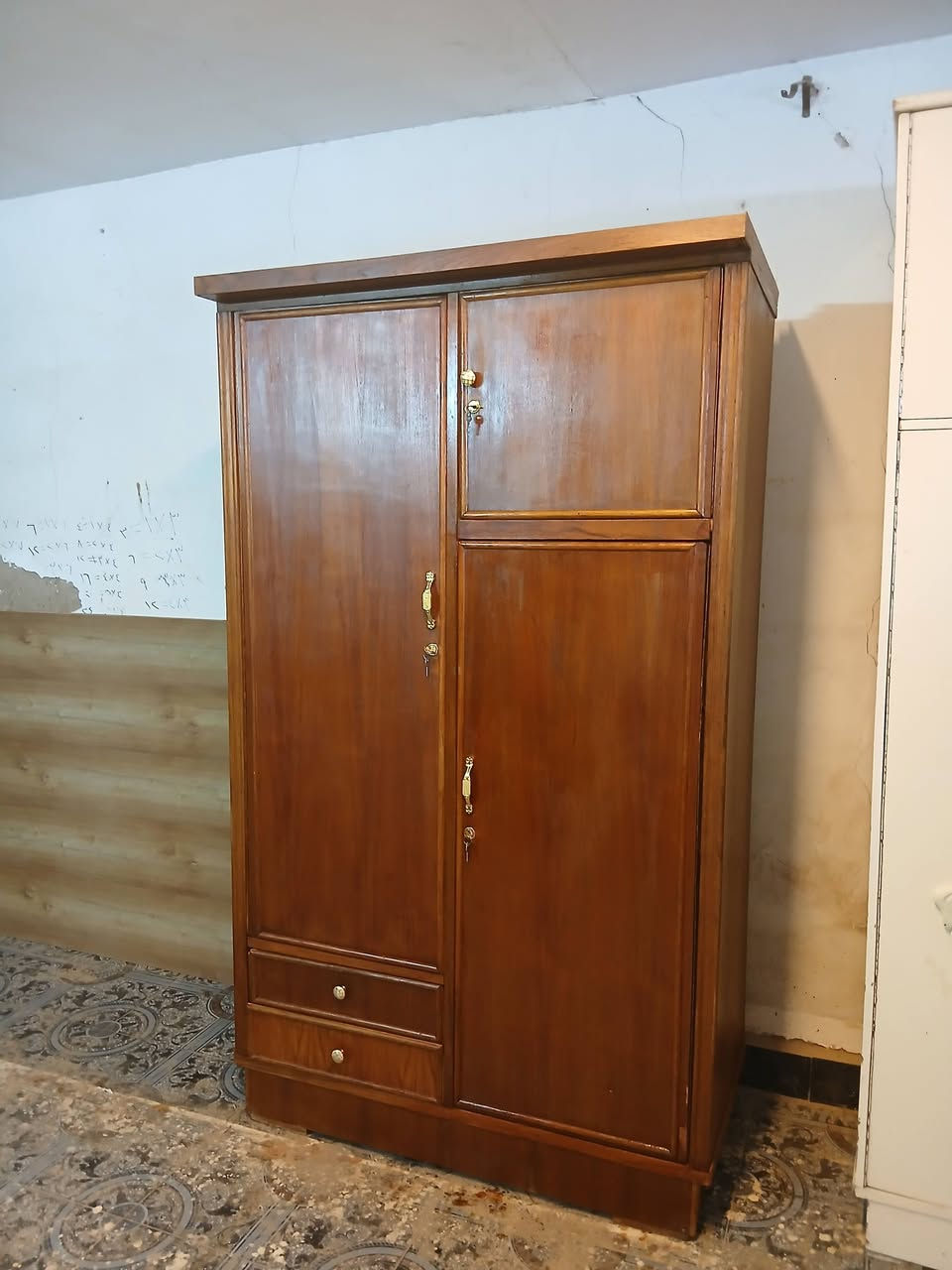 غراض مستعمله نظيفه جدا للبيع كلمن وسعره المراسله خاص او الاتصال ***********مكاني بغداد
