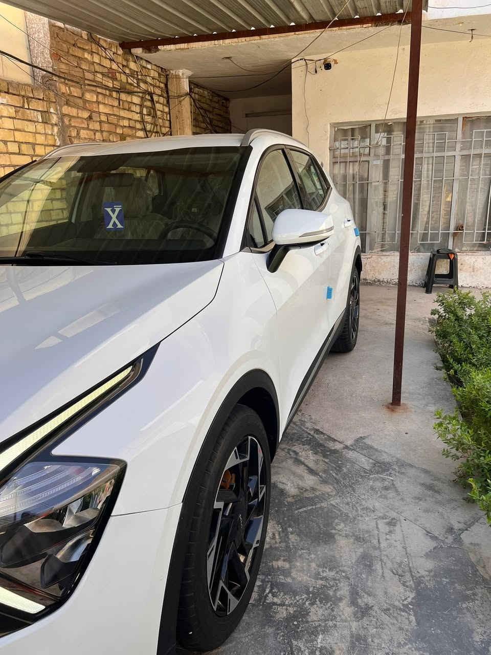 السلام عليكم 
كيا سبورتج 2023 خليجي 
ماشيه 42 كيلو
استيراد الشركة الدولية
رقم بغداد الجديد 
محرك 2000 DOHC
بصمة  تشغيل عن بعد + ترحيب 
شاشة اصلية Apple CarPlay, Android CarPlay
حساسات امامي خلفي
كامرة دواره
تبريد قطعتين 
منفذ شحن USB مع منفذ Type-C 
منافذ شحن للمقاعد الخلفية عدد 2 Type-C
شحن هاتف وايرليس Wireless Car Charger
تايرات جديدة حجم 19 
تحكم ستيرن جهتين مع شفتات سرعة 
مانع انزلاق مع اوتو هولد مع مثبت سرعة  Cruise, Auto Hold, ABS
اربع انظمة قيادة Smart
اشاير بالمري +المري شفط
السعر  198 
سياره مكفووله كفاله عامه ماعده باب الي خلفي بي تصليح وكلشي مذكو بالسونار 
مكان السيارة بغداد الدوره 
***********
