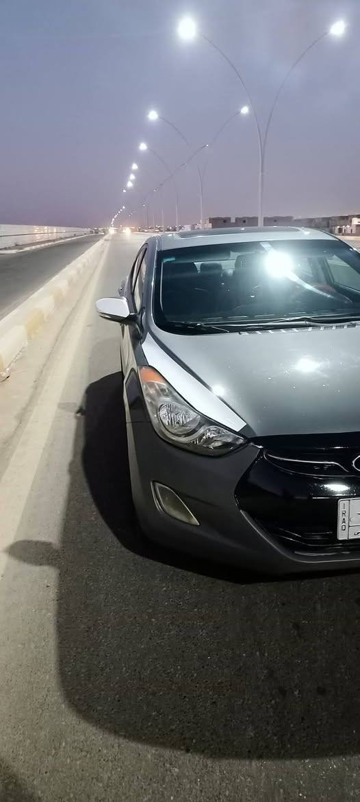 السلام عليكم 
النترا 2012 فول مواصفات 
بيها ثلاث قطع صبغ بدون دواخل 
مراوس 
***********
