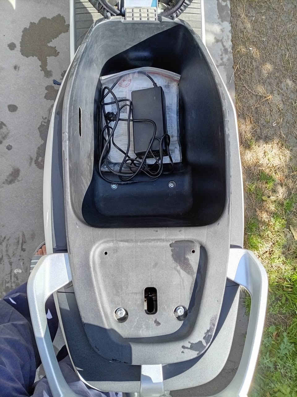 السلام عليكم دولفين للبيع موديل ٢٥ استعمال قليل كلش وصل الشراء موجود كفاله عاااامه من كلشي ٦بطاريات 6مسطره ملف٢٥٠٠ مماشيه شي قليل كلش النظافه ١٠٠٪100  سويجين بصمتين سعرها ٩٠٠وبيها مجال مكاني بغداد قرب مجلس محافظه بغداد اي استفسار ***********وتساب محمول مكلف بلنشر
