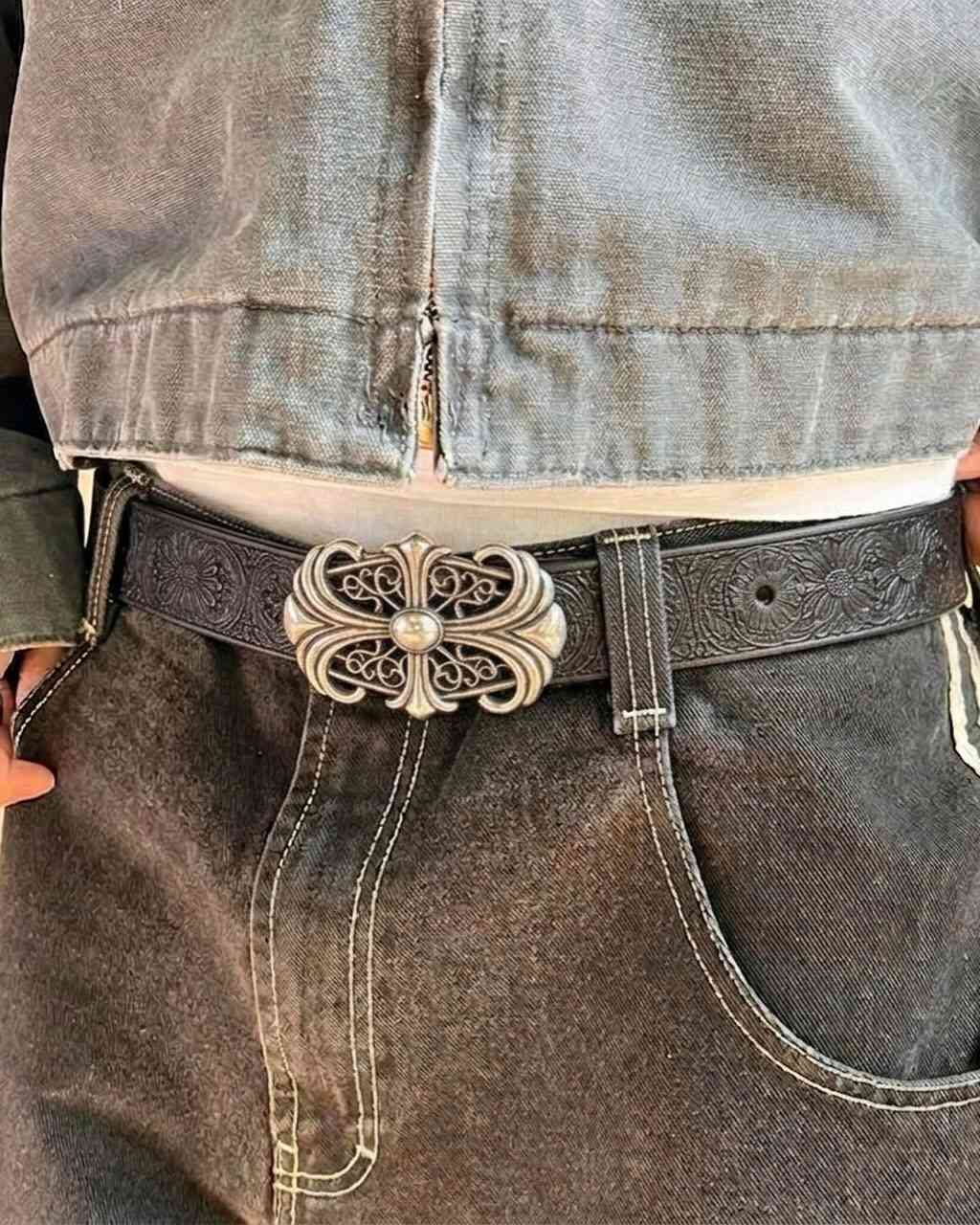 .

حزام كروم هارت 
Chrome Hearts Belt 🖤

كوالتي جيد💯
رجـالي نسـائي 🙎🏼‍♀️ 👨🏼
نادر ✨

السعر:7,750 ألف 🔥
____
__

متـاجرنا 👇
@stray_store1
@stray_accessorie
@stray_vintages
@stray_suits
@mars_librar.y 
@stray_stationary11 
 __.

__

توصيـل  الناصريه مركز الفين ديـنار ❇️

اقضيه ونواحي 3 الاف

المحافظات 5 الاف دينارر

💢عن طلب لايقل عن ال 12 الف دينار 
_
⛔ اذا كان اكو غلـط بالطلبيه او غير مشابـه للصوره يمكن استبداله

التوصيل في يـوم واحد فقط⚡🔥
_
#انمي #هاري_بوتر #ترند #كوول #مودل هودي ملابس ستراي_ستور


**إذا كنت صاحب هذا الإعلان وتريد حذفه لأي سبب، رجاءا أرسل رسالة إلى الدعم الفني**