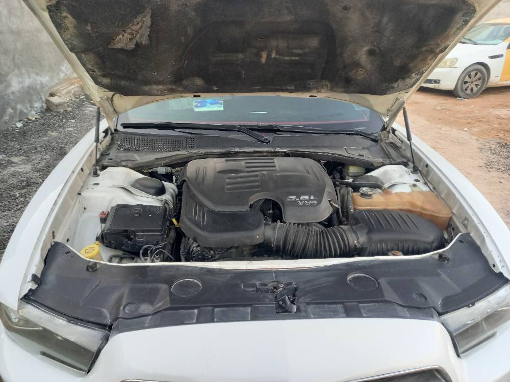 السلام عليكم 
جارجر 2014اصل 
وارد امريكي حادث جاملغ بنيد 
رقم ذي قار الانكليزي 
مشط جديد حداديه جديده وره الكدام مكينه والكير مكفوله 
السياره استعمال شخصي ما مشتغله خط ماشيه 208الف كيلو وقابل للزياده ويل كب خليجي تدفئه تبريد شغال 
سعرها 155وبيها مجال قليل 
العنوان البصره شط العرب الجزيره 
***********واتساب البصرة, العراق
