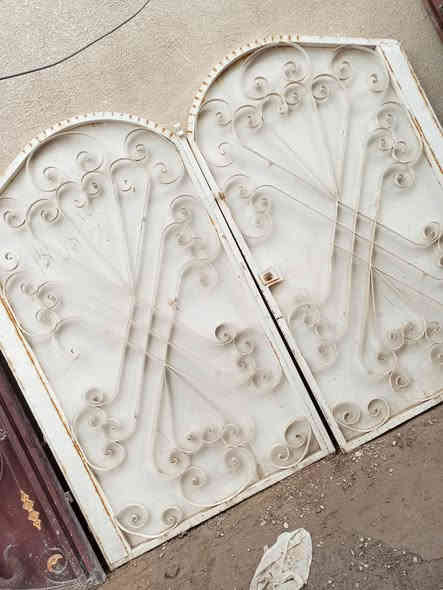 #للبيع  باپ طلاقتين   العرض  مترتين  و90 مع الجراجيب والارتفاع   مترين و20 الظهر  بليت  حديد ثقيل ونظيف جدا   @ مكاني  بغداد الغزاليه  ويوجد توصيل    ***********
***********
