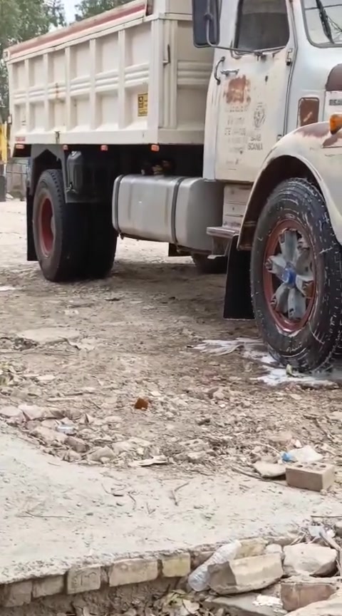 سكانيه للبيع 111طويله قماره اوربع ابلاديه اكسن كرواتي افرندكسن حديث  مكينه 12اونص ***********
