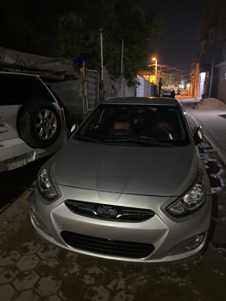 السلام عليكم 
اكسنت 2017 للبيع
محرك دوش قطرتين 1600
تبريد حدادية  كهربائيات  سنتر لوك  مري شفط كلة شغال
بصمة السيارة بلادي  تحكم ستيرن سماعات شاشة
السيارة ماشية137  وقابل للزيادة
رقم قادسية انكليزي باسمي

بيها منضومة غاز

بيها بارد بالجاملغات والبنيد بي طخة ومبدلة صور الحادث موجودة كير محرك ماملعوب بيهن

***********
