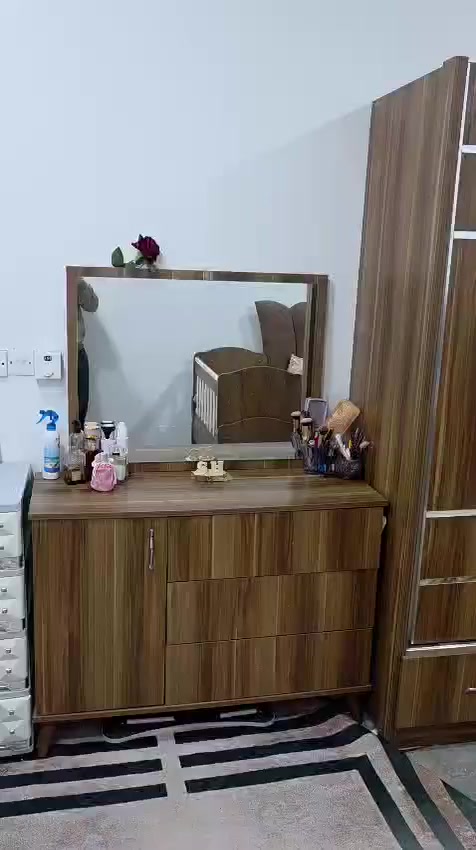 غرفه نوم مستعمل للبيع نضيفه جدا السعر 400 وبيه مجال للطيبين الرقم ***********
