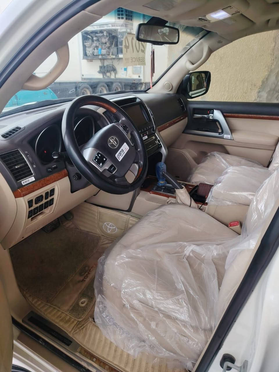 السلام عليكم ورحمه الله وبركاته 
لاندكروز للبيع 
رقم بغداد 
فول مواصفات 
8اسلندر فقط للجناية 
للاستفسار الاتصال على الرقم 
***********
