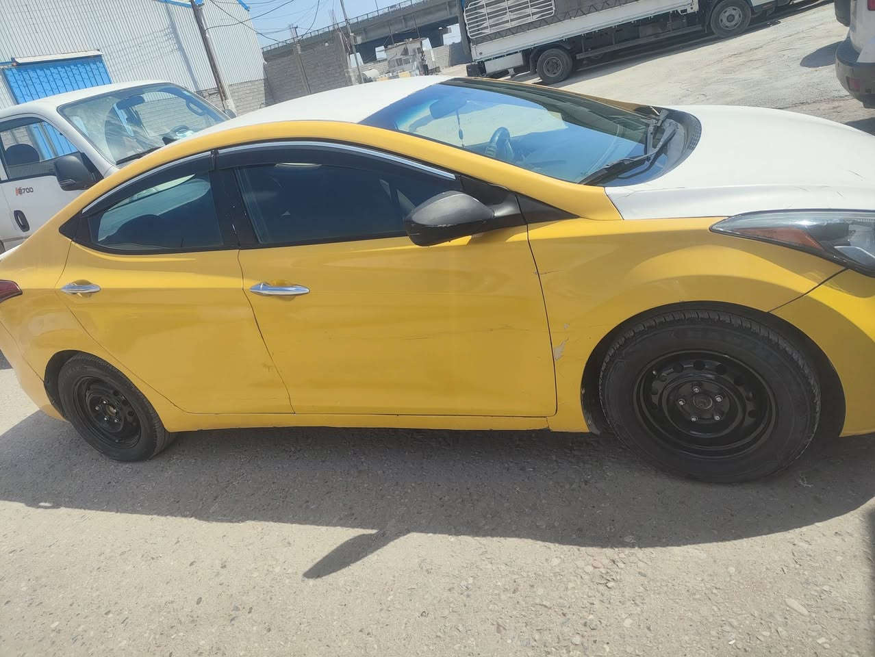 السلام عليكم 
النترا اصفر موديل 2011 خليجية  للبيع 
مكينة 1600 
سنوية لل 2028 
تايرات نظيفة 
بچم 16 محور 
بيها ضربة اباب السايق ومعمرة 
*********** 
السعر 78 ورقة بيها مجال بسيط
مكانها بغداد الزعفرانية
