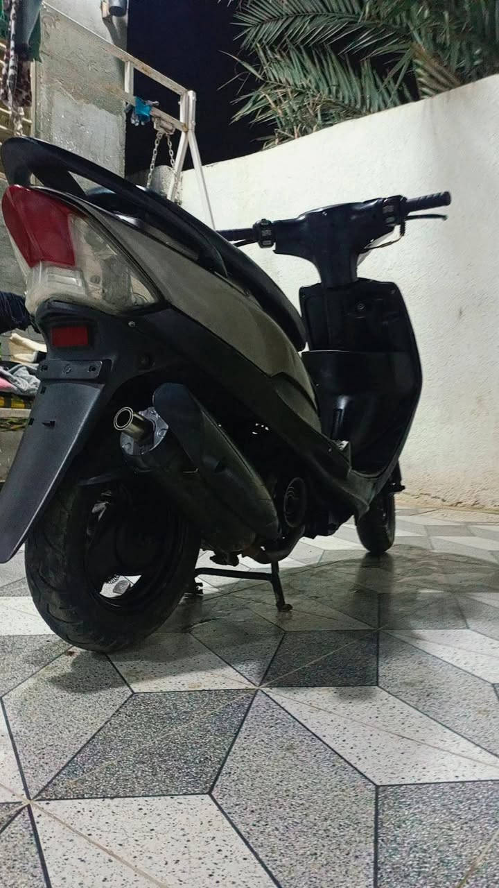 السلام عليكم ماكس عدله نضيفه شوفة عينك كلها ختم واحد مامفتوحه تجي وتفحص تخم كلجات البارحه بدلتهن هندر واحد الدراجه شغل وطلع بيها نقوصات باتري وعقل  يشهد الله تاخذها وماذب عليها ربع بس ع ذني النقوصات وتبدل عقل تنطيك شلعه ومعدل . اكزوزFM. ولمحرك بعده بحاله الوكاله والدراجه ابد مامتعوبه ضاله بالبيت ودهن كل 15 يوم ابدله دهن امزويل ولدراجه مداريها سعرها 700 وبيها مجال ولياخذها شايف خيرها 🫶🏻مكاني بصره كرمت علي رقمي واتساب ***********
