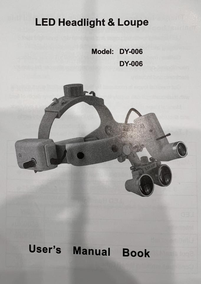 هذا الجهاز هو نظارات مكبرة مع إضاءة رأسية (Surgical Binocular Loupes with LED Headlight)، وهي أداة طبية وهندسية دقيقة تُستخدم لتكبير الرؤية وتوفير إضاءة مباشرة قوية في منطقة العمل.
بناءً على الصور المرفقة، إليك وصف مفصل لأجزاء الجهاز ووظائفه:
1. المكونات الرئيسية (Structure):
• العدسات المكبرة (Loupe): عدسات مزدوجة توفر تكبيراً بقوة 3.5X، وهي مصممة لتقليل إجهاد العين وتوفير تفاصيل دقيقة.
• مصدر الإضاءة (Light Source): مصباح LED مركزي يقع فوق العدسات مباشرة لضمان سقوط الضوء في نفس خط الرؤية.
• طوق الرأس (Headband): إطار قابل للتعديل يثبت الجهاز على الرأس بشكل مريح، مع وجود مقابض علوية وخلفية لتغيير المقاس (الطول والمحيط).
• البطارية (Battery): الجزء الخلفي أو الجانبي (كما في الصورة الأولى) يحتوي على بطارية قابلة للشحن، مع مفتاح للتحكم في شدة الإضاءة.
2. ميزات الضبط (Adjustment):
• المسافة بين الحدقتين (Interpupillary Adjustment): يمكن تحريك العدسات يميناً ويساراً لتناسب المسافة بين عينيك.
• زاوية الرؤية: يمكن إمالة العدسات للأعلى وللأسفل للتركيز على الشيء المراد فحصه.
• حجم بقعة الضوء (Dot for size of light): يتضح من الكتالوج وجود خاصية للتحكم في قطر الدائرة الضوئية.
3. الاستخدامات الشائعة:
• في الطب: يستخدمه أطباء الأسنان، وأطباء الجراحة العامة، وجراحة التجميل والعيون للعمليات التي تتطلب دقة عالية.
• في التقنية: صيانة اللوحات الإلكترونية الدقيقة وساعات اليد.
• في الحرف: صياغة الذهب والمجوهرات.
هل تحتاج إلى مساعدة في معرفة كيفية ضبط العدسات للحصول على أوضح رؤية؟
واتساب ***********
