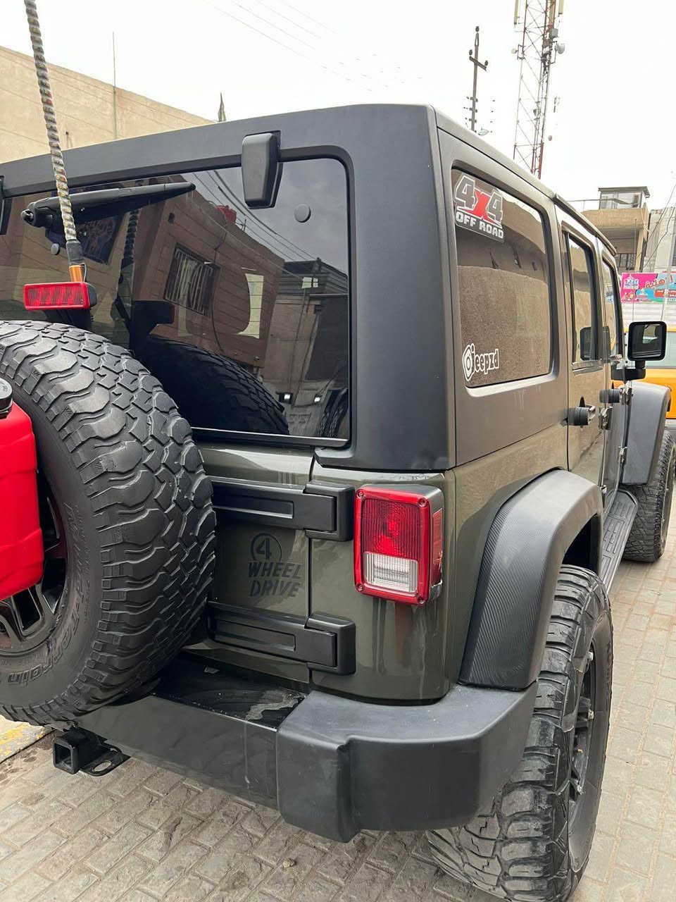 للبيع او مراوس بصالون  جيب رانكلر 2016 كير عادي رقم سليمانية تحويل حادث قطعه وحده جاملغ فقط  جاهزه كير محرك اكسلات دبلات فور ويل كهربائيات نوزلات وبلكات جدد حساسات كلهن مبدلهن ولا كلوب شغال صرفها كلش ممتاز تبريد شغال السياره مرفعة 2.5 تايرات جبلية ونضيفة جدا بدون خدوش وجاهزة فقط شكم ربل بالحدادة يطلع صوت يحتاج تبديل فقط السعر169 وبيها مجال ومكلفتني اكثر من هالسعر بهواي الله شاهد  ***********
*********** Singapore
