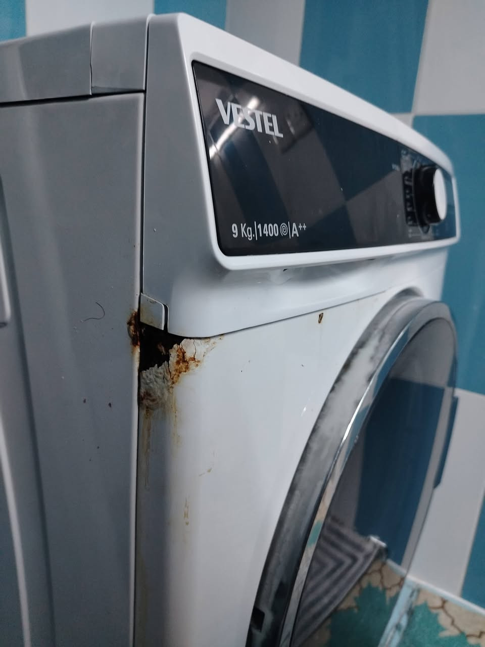 السلام عليكم
أخوان عندي غسالة ملابس نوع فستل اول باب شغالة مابيها عيب
للبيع
فقط بيها زنجار قليل كما موضح بالصورة
سعرها ١٣٠ ألف
الشراي يتصل على الرقم ***********
