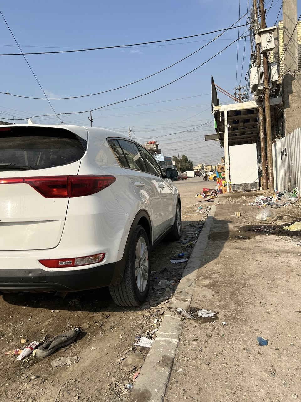 السلام عليكم كيه سبورتج موديل 2017 بدون قطرات صبغ مريكي نضيفه حيل ماشيه 70 مواصفات تحكم ستيرن شاشه كامره دواره مدوشمه رضيه بلوتوث حاكيه معروضه ب 167 وبيها مجال قليل حك الجيه رقم ‭0773 595 7457‬
