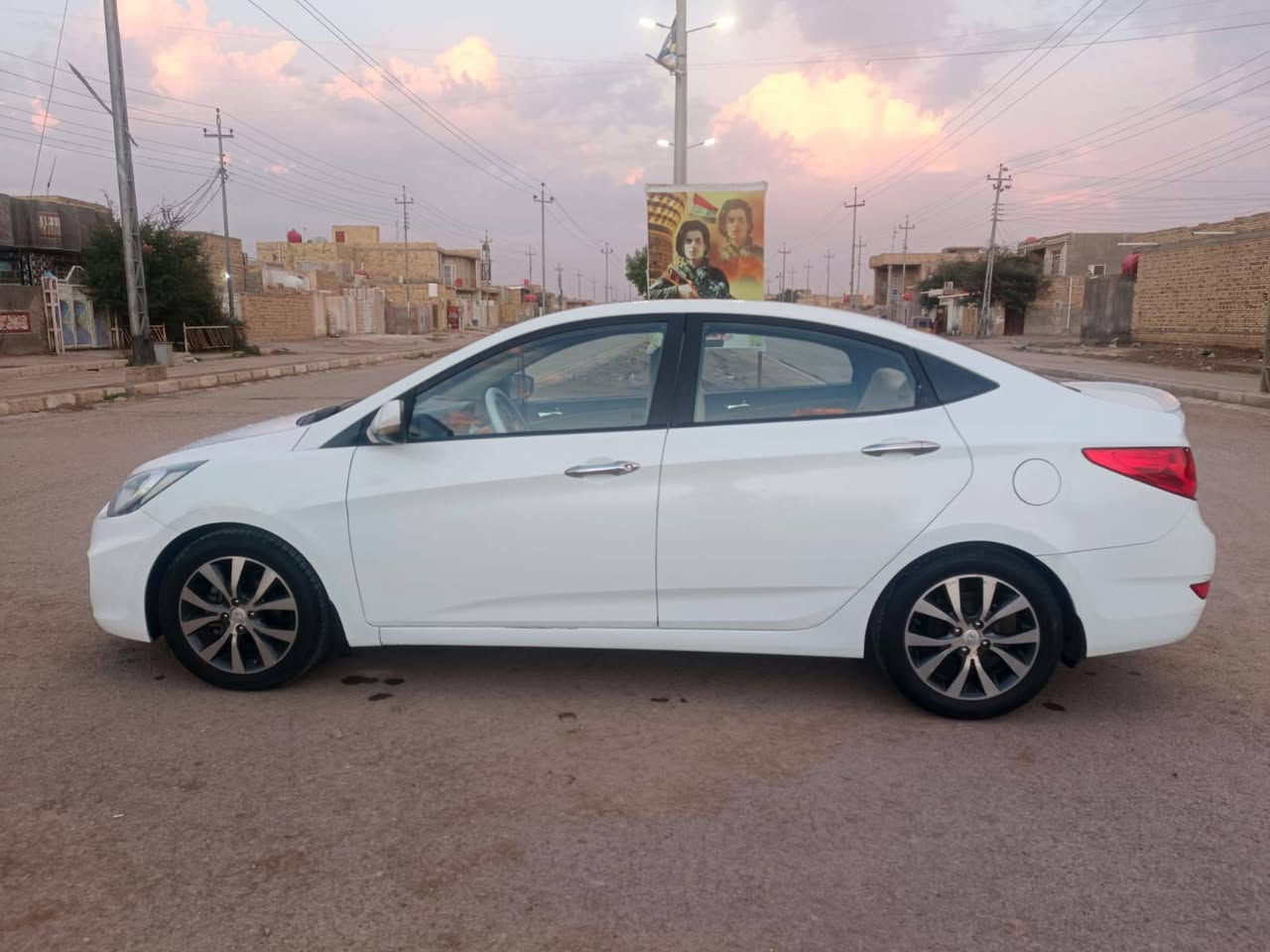 سلام عليكم للبيع أكسنت خليجي محرك 1600 سياره مكفوله وحلوه بيه زلوغ بسيطه لابيه لاضربه ولاتبديل ولاصبغ فول مواصفات السياره السعر 100 وبيه مجال قليل انه مكلف بل نشر رقم راعيه ‏‪***********‬‏
