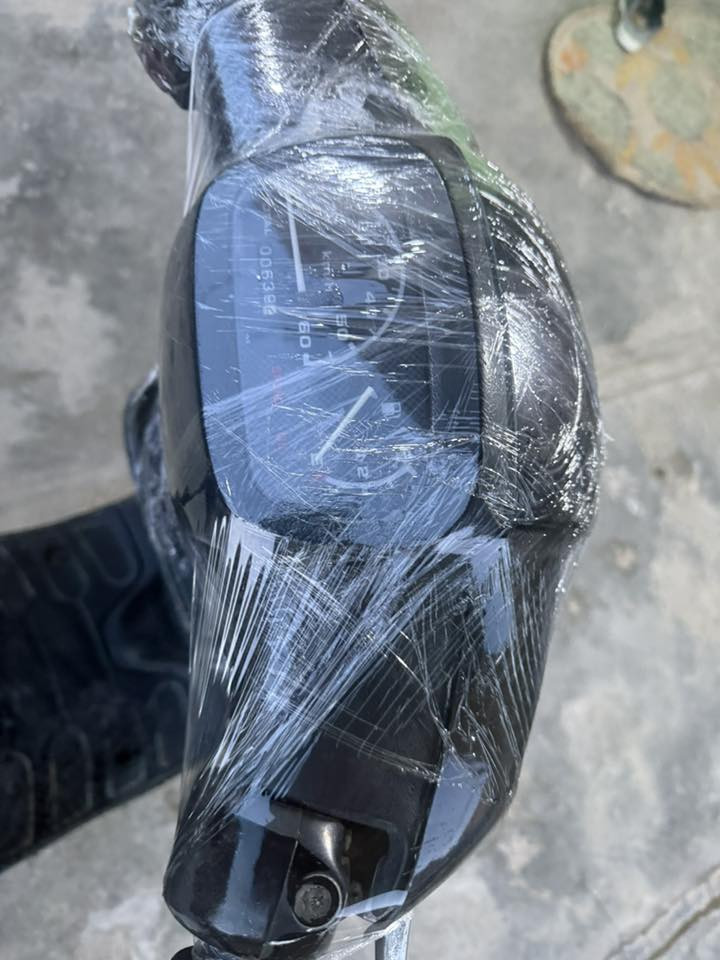 بطة للبيع شلعه و اللايت شغال و العداد شغال نضيفه الدراجه و شوف العين
*********** حي الحر
