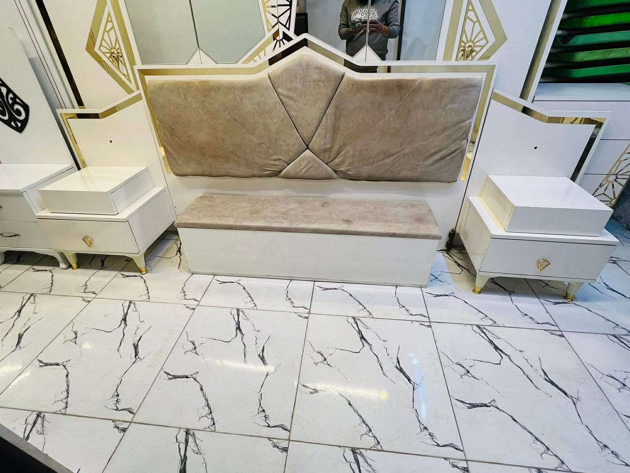 غرفة نوم مستعملة🇹🇷
موديله ثقيل 💥
 نضافة90 ٪💯
عدد القطع / 9 
نضام / ابواب💢
سعرها /700 💸
شد ونقل داخل بغداد مجاني🚛
يوجود توصيل محافضات


**إذا كنت صاحب هذا الإعلان وتريد حذفه لأي سبب، رجاءا أرسل رسالة إلى الدعم الفني**