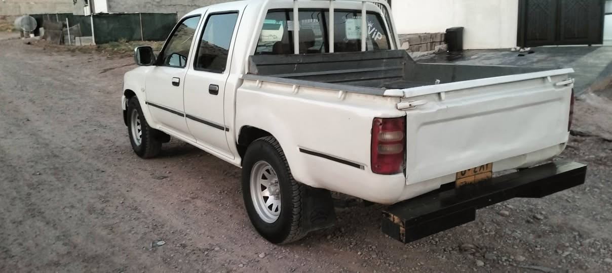 سڵاوی خواتان لێ بێ لەسەرئیزنی ئەدمین
دێر مۆدیل 2006  گێرو مەکینەبەشەرتی 
10وەستا وەک سەعات نەبوو نەتەوێ کابرێتەربیلات بەنزین زۆرکەم ئەخوا
ویلووتایەی جەبەڵی لۆک لەژێرە ڕەسمەکەی وازحە 
دەعمی نیە نوکەدەرزی شوختی نیە تابڵێ بەهەڵمەتوو
بەکێشە تاقم پێشوو دەبڵی تازە تابڵێی نرموو خۆشە
لایتو فڵچ و تەبریت مەزبوت دەشبوولی زۆرجوان ماوەتوە
تەقیویو درزی نیە تاقم کوشنی زۆرجوانە سەقفی وەک شوشەوایە مەنەفێس فسفسۆرە بەشەرت کۆدم بۆکردووە
بارکۆدشی بۆکراوە سعری 38 گەڵا ومعامەلە
***********
