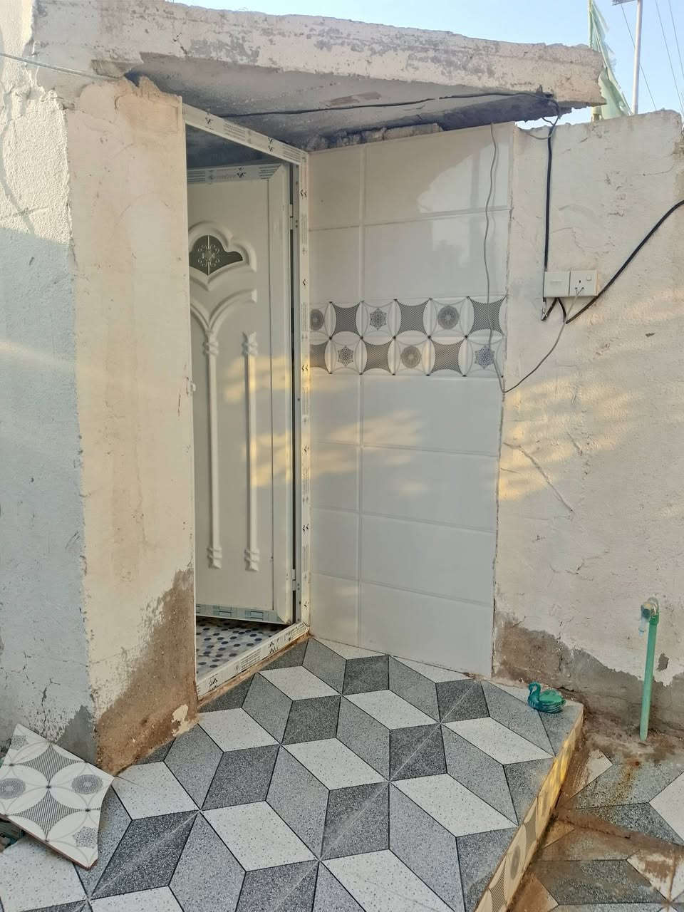 وافق سلام عليكم مشتمل 150طابو زراعي غرفتين وصاله ومطبخ وستقبال خدمات جاهز للسكن شارع 30السايدين بلفرع يبعد عن تبليط 70متر مكلف ***********
