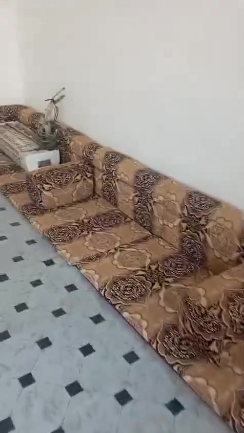 جلسه كويتيه 14 متر نظيفه واسفنج جديد السعر 250 وبي مجال العنوان جبله / حي الفرات 
***********
***********
