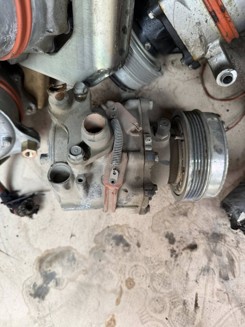 السلام عليكم كمبريسرات تجميد ياباني للبيع سعر 50 دولار ***********
