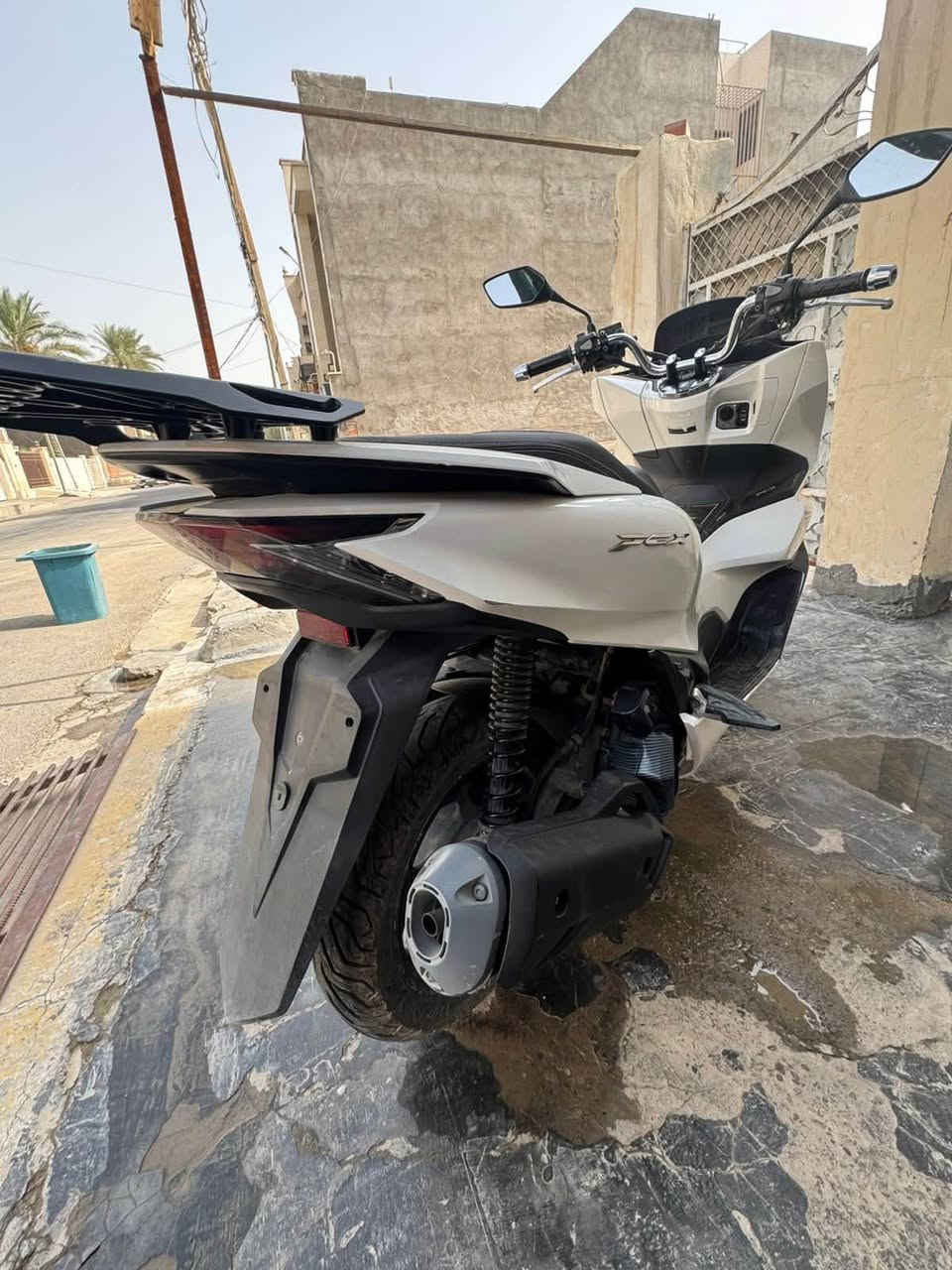 السلام عليكم دراجة pcx
جيل رابع ماشية 20 الف

السعر 16 ورقة وبيها مجال 

رقمي ***********

