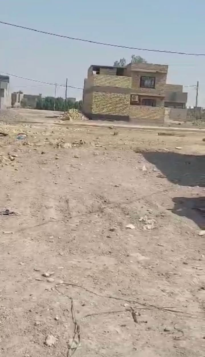 قطعة أرض للبيع مساحه ٦٧٠متر
 طابو زراعي سند٢٥ واجه ٣١متر ونص نزال ٢١متر
 داخل حي سكني خدمات كامله ماء اسأله كهرباء ظفيرة مدارس عنوان حله وردية سيف سعد شارع المشجر مقابل حي ابو طالب قرب الملعب
 للإستفسار اكثر مراسله صفحه او الاتصال على الرقم الهاتف
***********
*********** حلة, بابل
