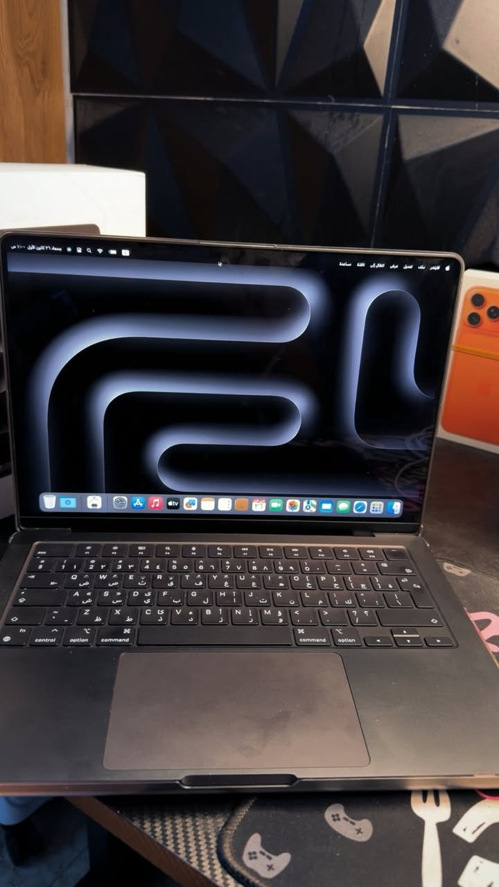 ماك بوك برو M4
512g
رام 16
شاشة 14
بطارية 100‎%‎ دوراتها 12 
ملحقاتها:شاحنه وكارتونه + بيها درع وجهين 
سعرها 2100 يعني مليونين ونص 
مكاني بغداد الغزالية تجي تاخذها من باب البيت والف عافية على الي ياخذها 
جديدة جديدة بمعنى الكلمة 
تواصل ***********
