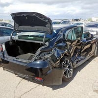 كامري 18SE بحالة جيدة مابيها اي نقص السعر ١٥٢ ورقة الصبغ فقط مكان الحا...