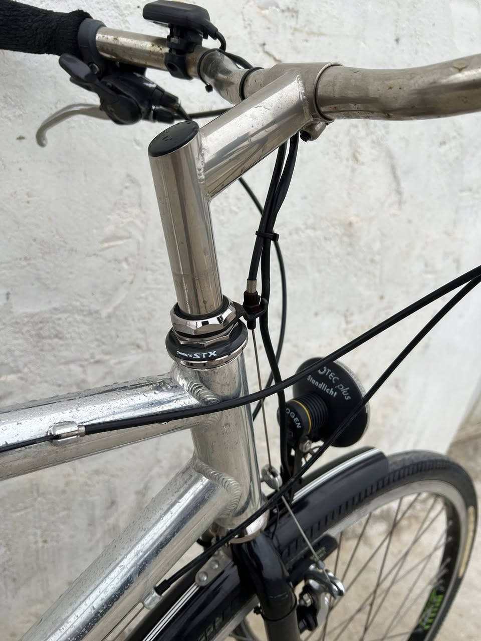 باسکیل  المانی
حجم٢٨(c700)

جسم المنیوم 

سیتم کیرات shimano. stx Dewre

8-3 نمرە کیرات 

ویل امامی  دینمو 

لایتات  امامی موجود 

ستریرن بیلادی المنیوم 

عینوان -کلار -رزگاری 

ژ.م /***********. واتئاپ موجود 

سعر ٢٢٥ الف 

توصیل کل عیراق موجود 

بریکات فحم 

جمخات پلاستک 

وزن خفیف
