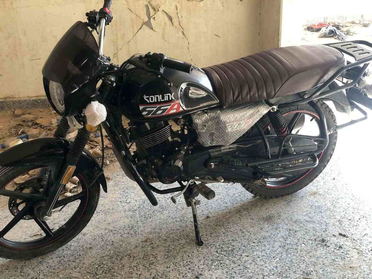 السلام عليكم
اخون درجه ديوان موديل 24 سونك الاصلي
مكينه 200 لون يخبل 
درجه اخت الزيور 
فقط عدد السرعه وكفه
درجه مكفول من كلشي
السعر مليون وميه
مكلف بالنشر. 
رقم صاحب الدرجه ***********
مكانها صلاح الدين مجمع الدو
