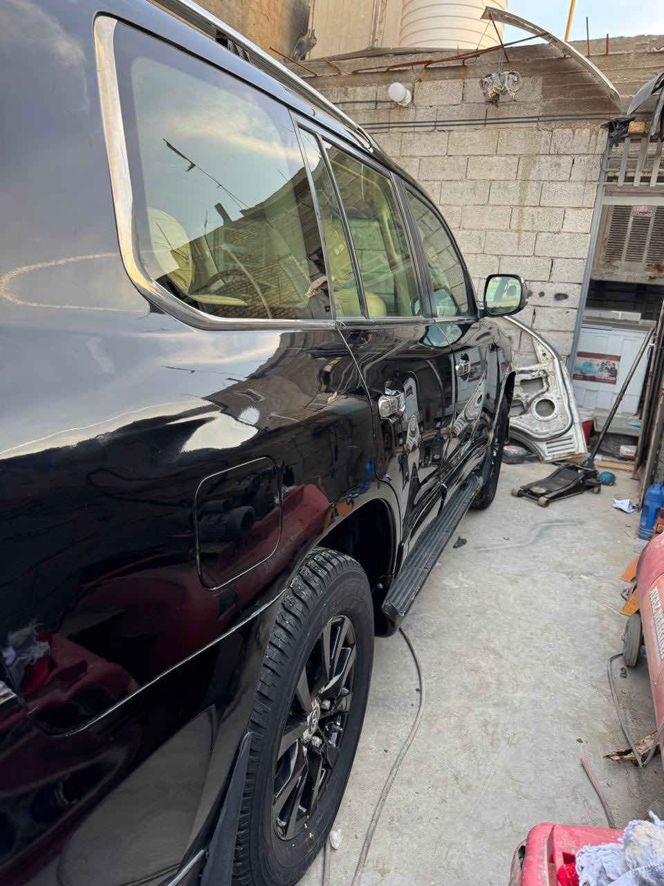 السلام عليكم للبيع لاندكروز موديل 2012 رقم بغداد انكليزي تحويل مباشر سيارة على وضع الشركة مكفولة من مكينة وكير تخم تاير صدر جديد السيارة مكفولة من الحادث والضربة والكص بيها صبغ مثل ما موضح بالسونار 
السعر 285 بي مجال العنوان البلديات 
0772 478 4478
