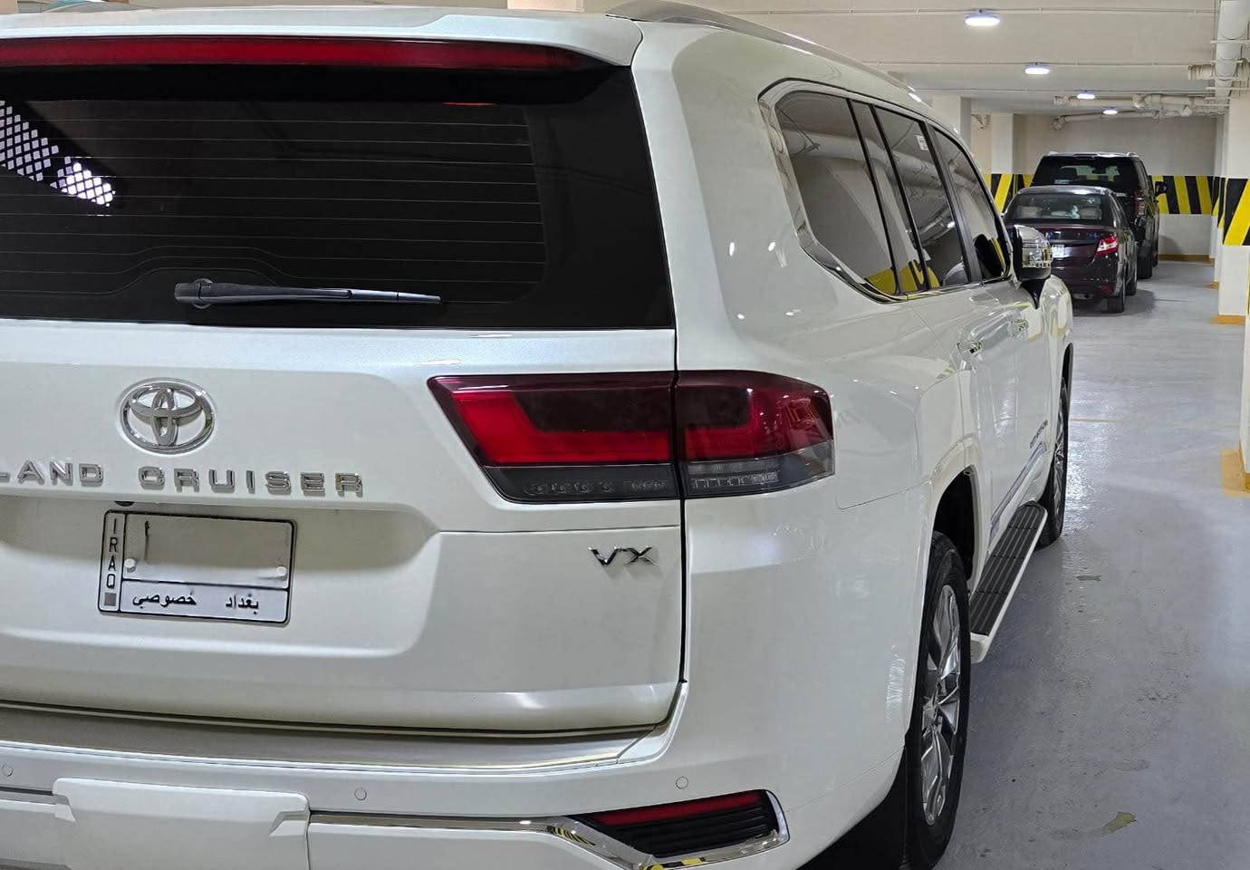 سلام عليكم بيع سريع 
للبيع لاندكروز 2023 تون تيربو مغلفه ppf بيضاء
مكفول كفاله عام بعدهي عل وضع شركه 
شركة ساز  ضمان شركه 5 سنوات  
ماشي 42 الف رقم بغداد 
فول  موصفات 
VX
كشنات امامي وخلفي كهرباي 
كشن ميموري 
راداره امامي 
صندوق كهرباي 
راداره خلفي 
شاشه جبير 
حساسات امامي وخلفي 
3شاشات 
كشنات تدفئه وتبريد 
وباقي موصفات VX ماعرف لاندكروز
السعر 72 وبيها مجال 
مكانها بغداد 
*********** كربلاء, العراق
