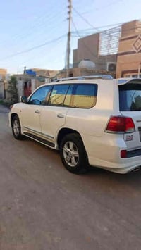 لاندكروز 2010(6)سلندر رقم بغداد مراوس بسيارات 7 راكب رقم 07773363318