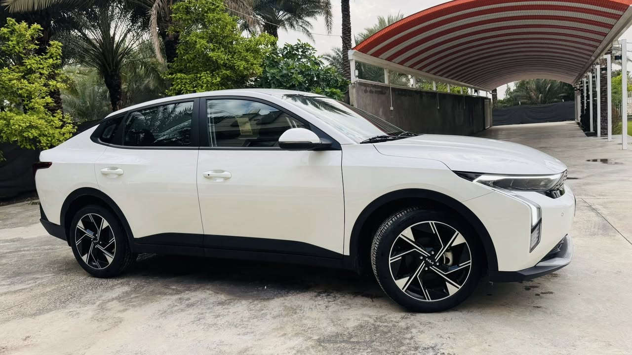 السلام عليكم K3(سيراتو)        2024 وارد الخليج
رقم بغداد الدولي 

فول مواصفات عدا الفتحه 

بصمة 

بصمة ابواب 

دخول ذكي 

مري قلاب 

اشاير ب مري

تبريد قطعتين 

حساسات امامية و خلفية 

عدادات شاشة 

ماشية 10 ألف 

محرك 1600 دوش 

ويل كب كروم 
لد نهاري 

سيارة بعدها زيرو 0️⃣ 

منفذ شاحن يو إس بي و منفذ ايفون 

المكان بابل 

رقم الهاتف ***********
