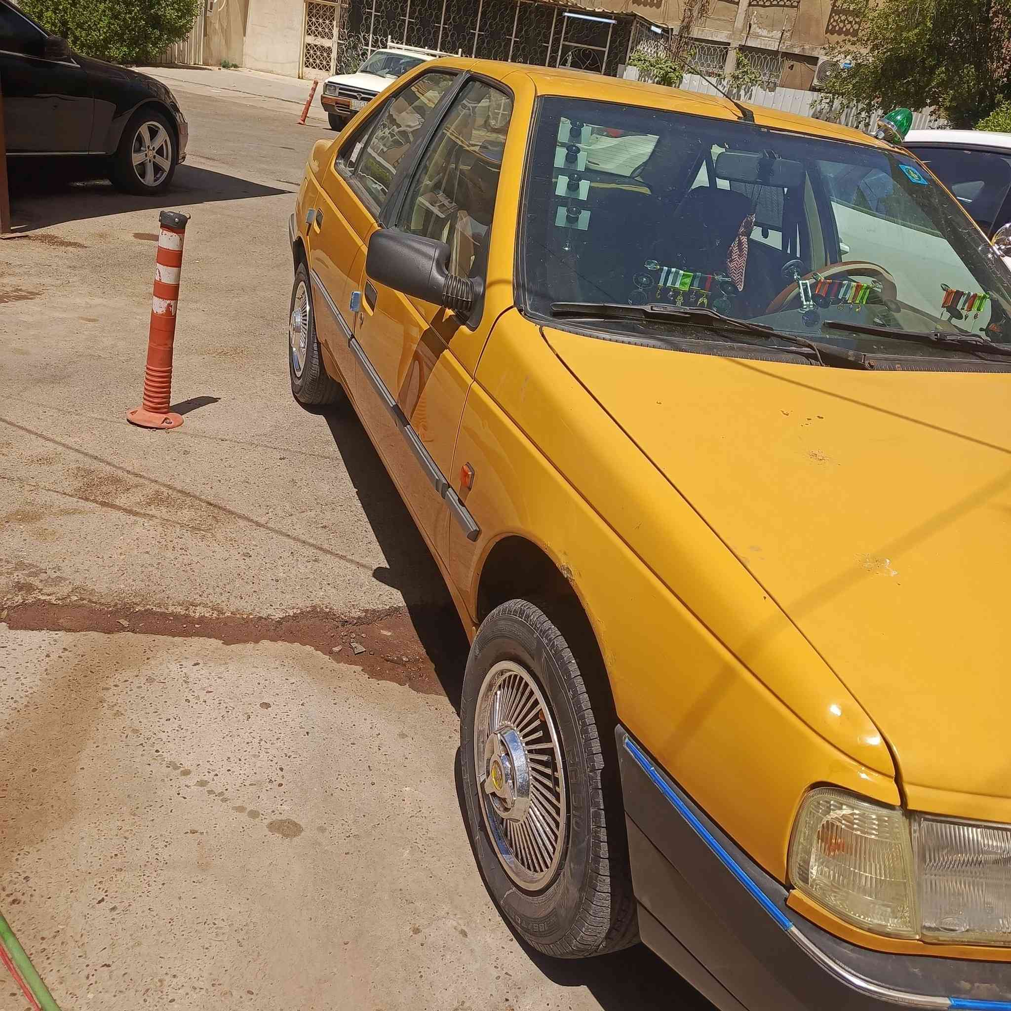 سلام عليكم بيجو روى للبيع رقم بغداد انكليزي بسمي تبريد ثلج تخم تاير جديد بيها فقط صوت بالمكينة والسيارة احلى من صور السعر 27 وبيها مجال وكلشي اكو بسوك 
*********** واتساب
