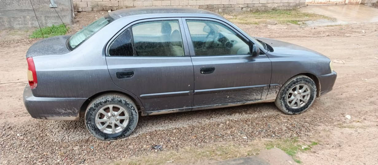 للبيع اكسنت 2009
سياره جديده وحلوه مابيه اي نقص 
كير ومحرك شرط تبريد ثلج تدفئة شغال 
بدون صبغ بدون معجون بس الهلال خلف السائق خياس مصلح يم التاير خلفي
مكان السياره صلاح الدين الضلوعية 
***********
السعر 37بيه مجال 
يرهم مراوس 
باقي التفاصيل اتصل وتدلل
كير عادي 
السياره منفيس اوراق موجوده كامله وصاحب السياره موجود
والسوك كلشي بيه
