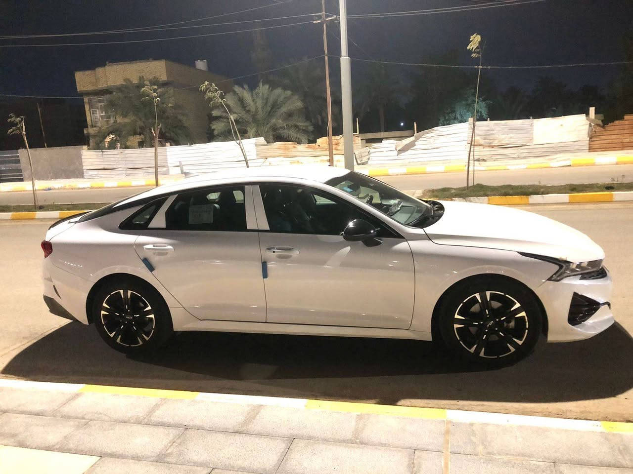 السلام عليكم
كي فايف  K5 امريكي موديل 2022

ضربتها بجم تبديل بنيد والباقي كفاله

السياره حره بسمي والسعر170$وبيه مجال الشراي***********
