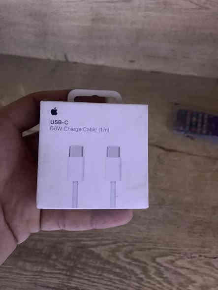 السلام عليكم 
كيبل شحن اصلي 100% جميع الايفونات 

توصاله آيفون من 7 إلى 17
سعر القطعه ٧ الاف 
بغداد البلديات 
***********
