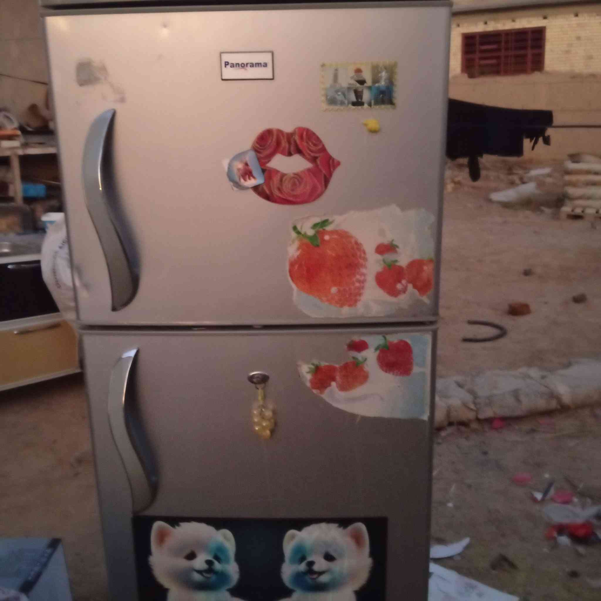 ثلاجه نظيفه وشغاله ١٥٠ وبيهه مجال هاتف  ***********
