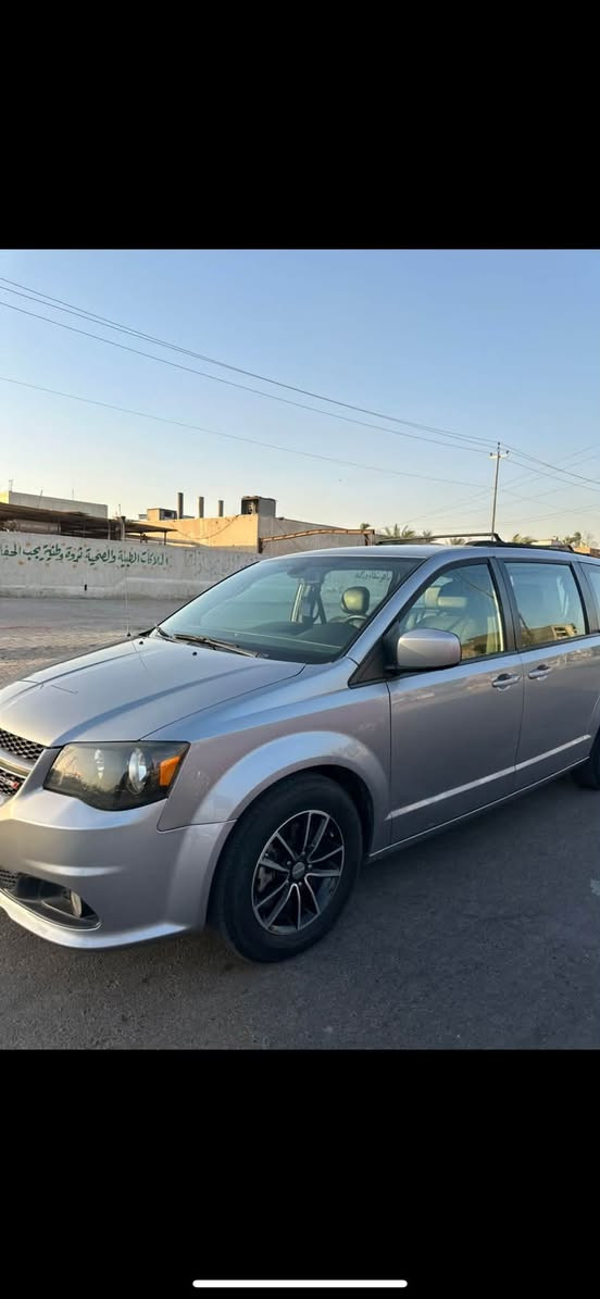 للبيع دوج كرفان
موديل 19
اللون رصاصي
رقم بغداد باسمي وشرط التحويل 
مواصفات GT
بيبان كهربائي
صندوق كهربائي
تشغيل عن بعد
منضومة لايت زينون 
كشنات. جلد 
داخل اسود ملكي 
3 قطع تبريد

حادثها تبديل جاملغ  امامي الايمن اصلي بدون صبغ
وصبغ جاملغ خلفي الايمن
وتبديل باب الاسلايت بلادي نفس اللون بدون صبغ
جاهزه من كلشي تخم تاير جديد وحداديه جديد
مكان السياره
بغداد الرصافه 
 
السعر 165
للاستفسار  الاتصال على الرقم 
***********

