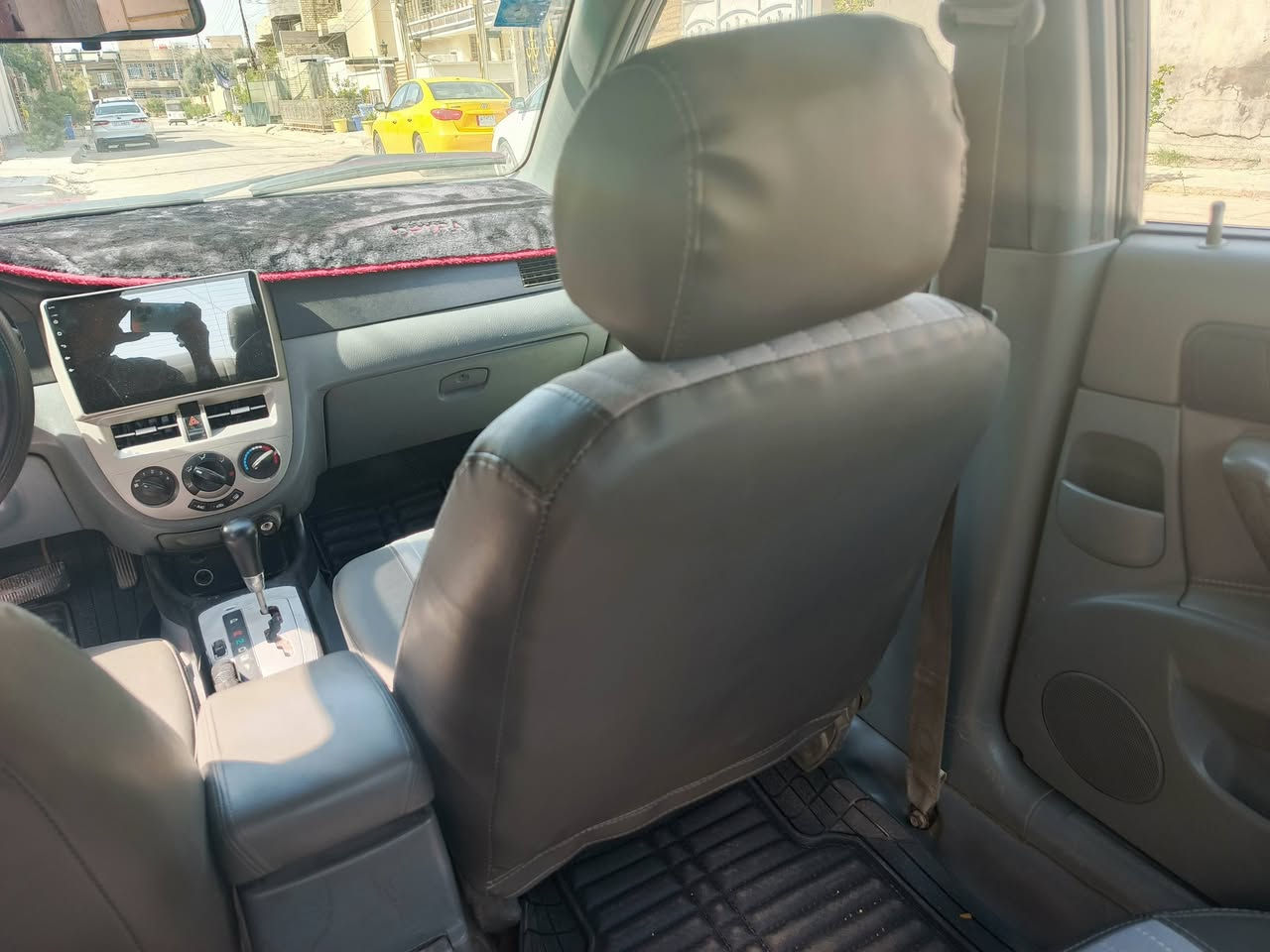 السلام عليكم 
اوبترا خليجي 2009 للبيع او المراوس
مكانها بغداد المحمودية 
تجي تكلب وتقتنع وبالعافية على الياخذها
المكينة بيها جكجكة مال بطالة
تبريد كهربائيات دوشمة جديدة شاشة 
كير اوتماتيك تخم تاير باتري جديد رقم دولي تحويل باي مكان متواجد على الخاص او تواصل ***********
