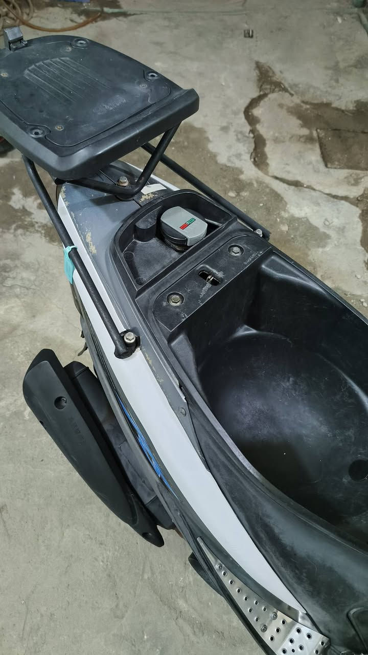 السلام عليكم ماكس عدلة ار اس رمبة اوراق ومكاتبة

كفرات الدراجة 
كل كفراتها وعضامها و اليلات والبك لايت والصندوك كلة ختم واحد اي شي ما مبدل بيها

مكينة الدراجة 
٤٩ سي سي بلاد
ناعمة و نظيفة ما مفتوحة نهائي

شلعه ومعدل بلادي 

كهربائياتها كلها شغالة 

التزويد الخارجي العليها

رقم 
سبايلر
مراية
لايت عالي ناصي
جهاز ٤ اشاير
دوسات 
كاربت او ارضية ار اس
حامل تلفون
اشرطة للدبلات عدد ٢

دراجة تاخذها تكلي رحم الله والديك 

سعرها مليون و٢٠٠ غير قابل للتفاوض نهائي

مكاني كربلاء 
رقمي ***********
