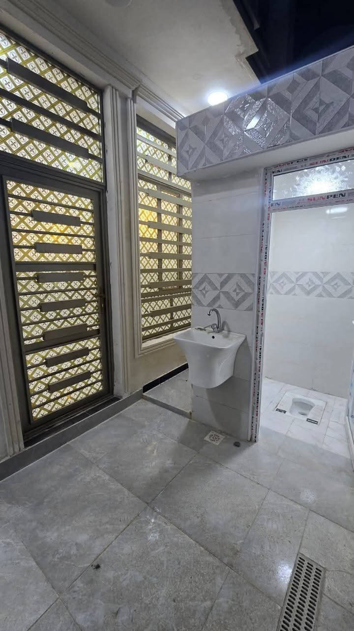 دار ١٠٠م حي العرضات خلف أسواق فطومه بناء حديث شغل راقي جاهز للسكن
***********
